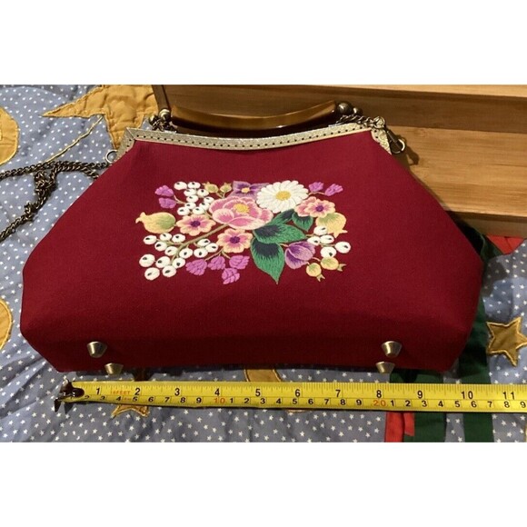 Beautiful Floral Embroidered Burgundy Crossbody / Handbag Chain Strap Kiss Lock - Picture 9 of 11